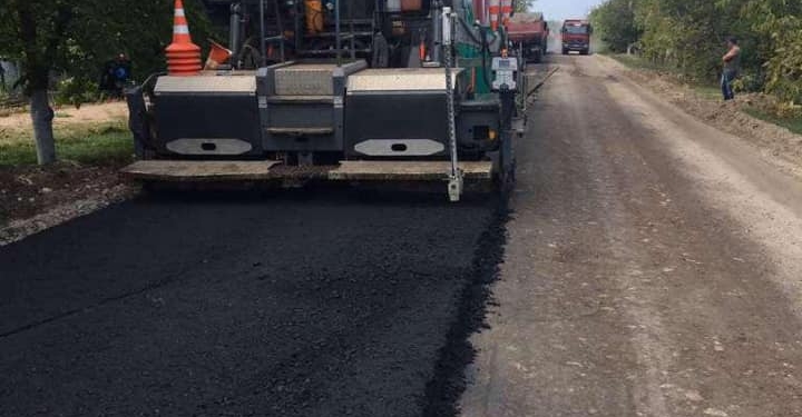 На трассе «Николаев – Очаков» приступили к укладке асфальта