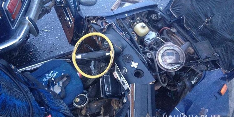 В Тернопольской области водитель выжил в Жигули, разорвавшемся пополам во время ДТП