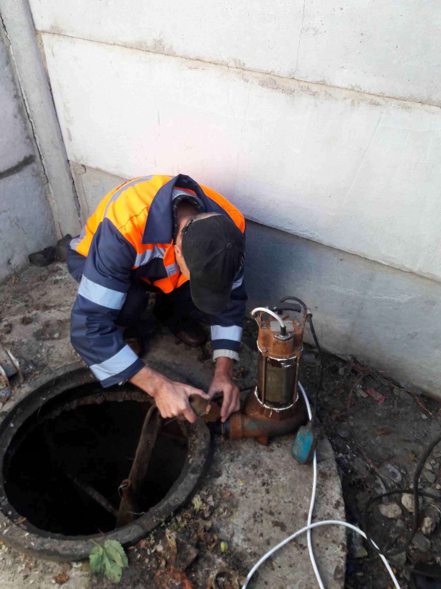 Чтобы предотвратить подтопление Широкой Балки, на дренажном коллекторе провели технические работы