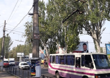 На остановке «Садовая» аварийная электроопора «осыпается на глазах»