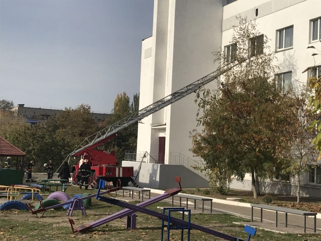 Спасатели отработали тушение школы-интерната в Вознесенске 5
