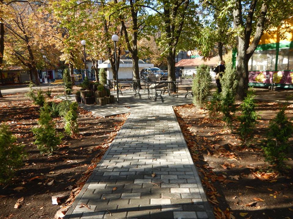 Для заядлых шахматистов в Каштановом сквере устроили «Шахматный городок» 7