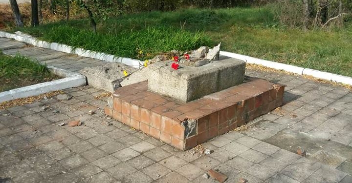 На Николаевщине вандалы разгромили памятник Герою Советского Союза