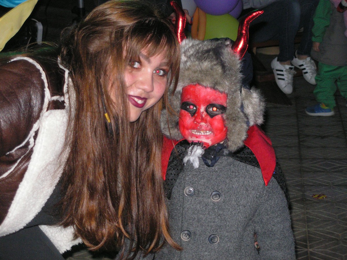 «Собрались десятки ведьм, оборотней и других мистических существ»: в николаевской «Сказке» отметили Хэллоуин