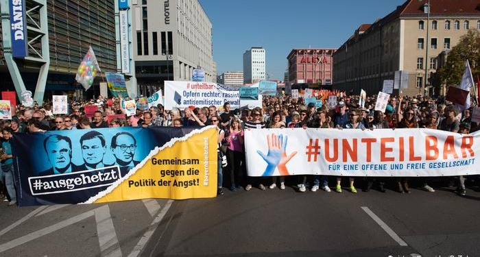 Тысячи человек вышли на марш в Берлине против ультраправых политиков