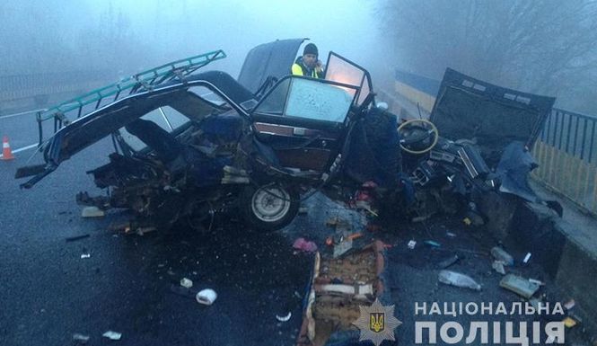 В Тернопольской области водитель выжил в Жигули, разорвавшемся пополам во время ДТП 1