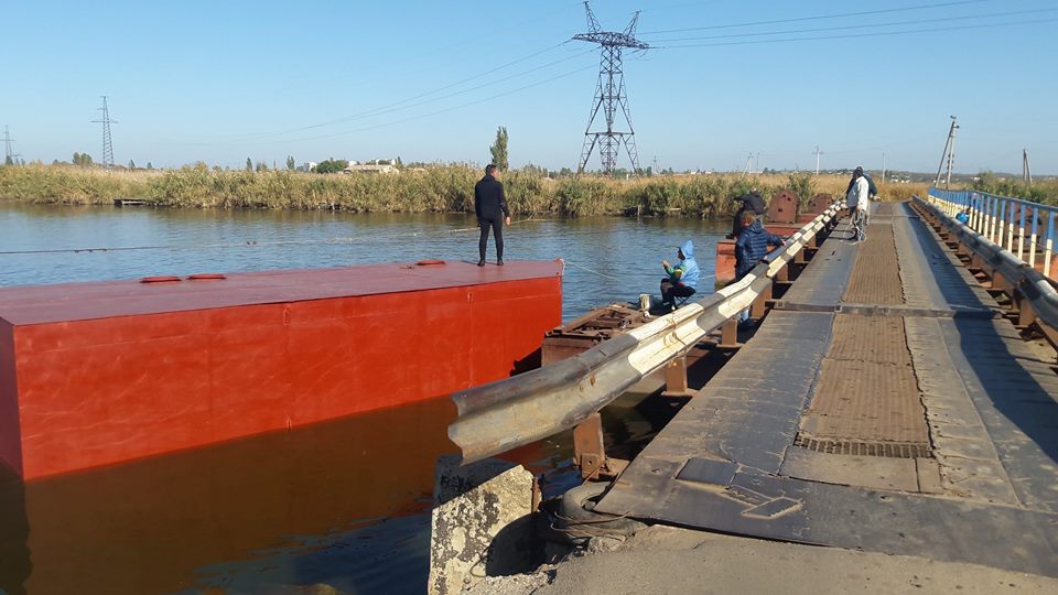 Аляудский мост в Николаеве скоро будет как новенький – прибыли 2 понтона на замену аварийных 9