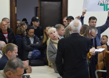 С криками и толкотней «земельная» комиссия  горсовета Николаева рассмотрела вопрос «Спартака»