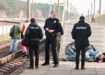 В Киеве “Интерсити” сбил насмерть мужчину, выпивавшего на путях