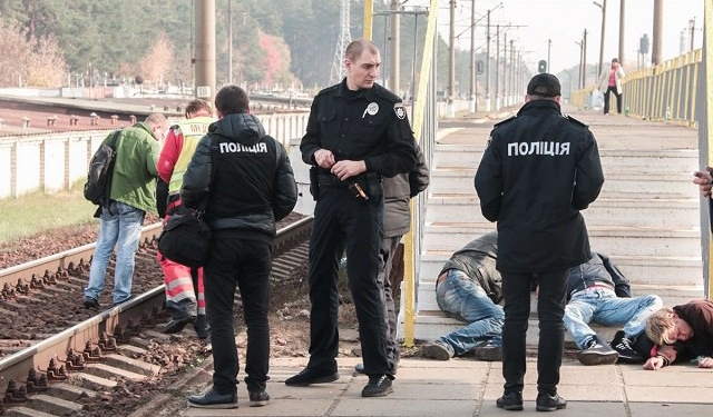 В Киеве “Интерсити” сбил насмерть мужчину, выпивавшего на путях