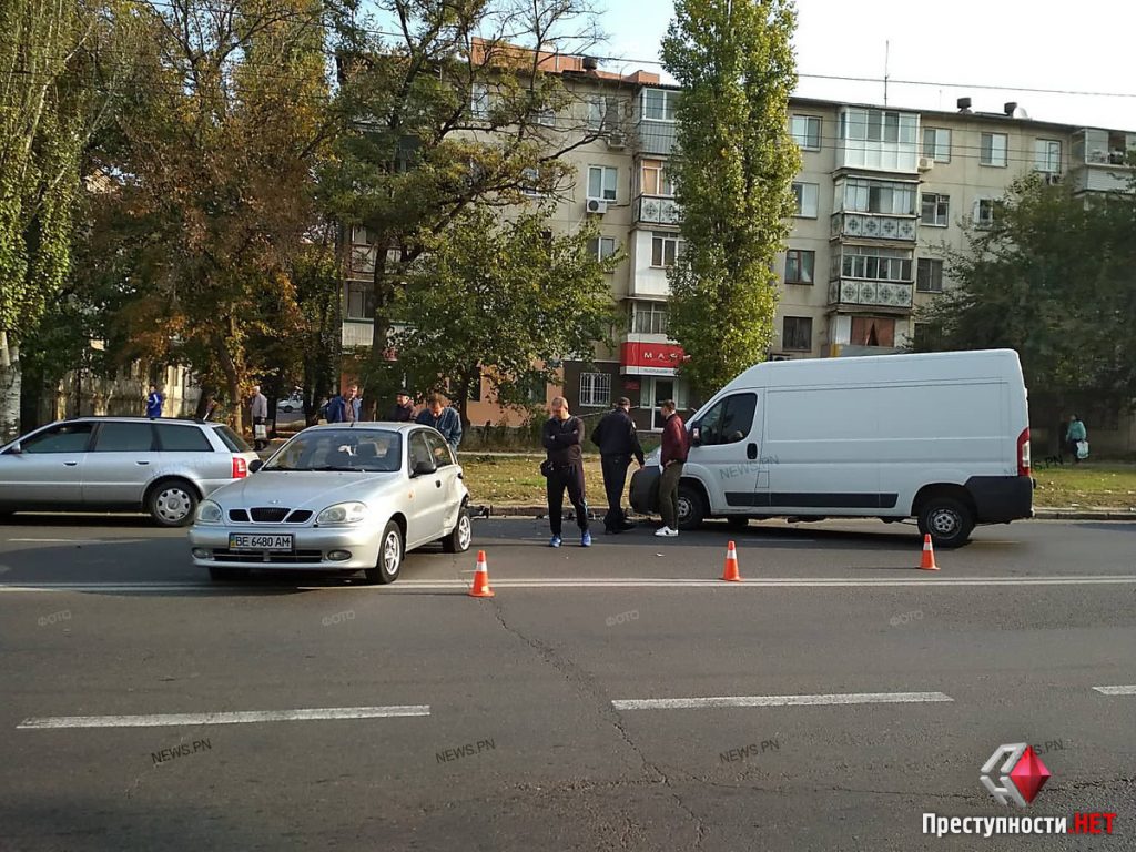 Печально известный дебошир, устроивший два года назад драку в центре Николаева, врезался в припаркованный «Daewoo» 3