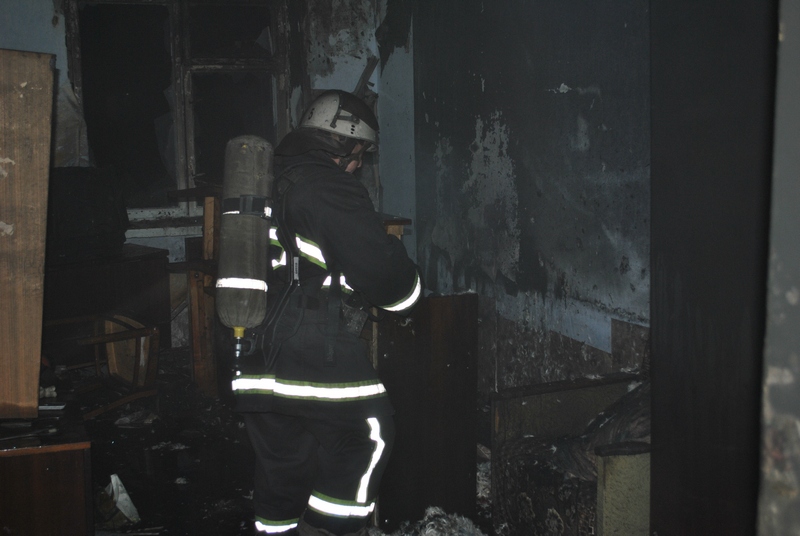 Николаевские спасатели спасли курильщика-инвалида от верной смерти на пожаре 11