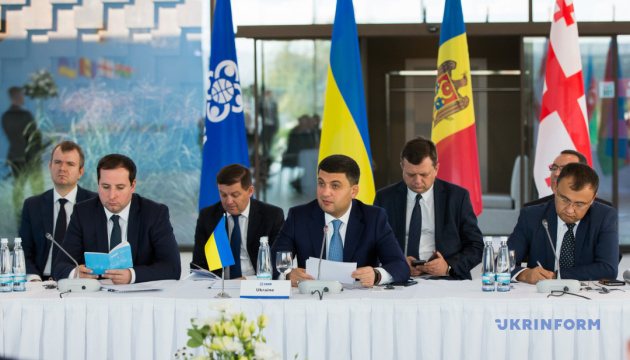 Украина и Грузия синхронно отменили визы