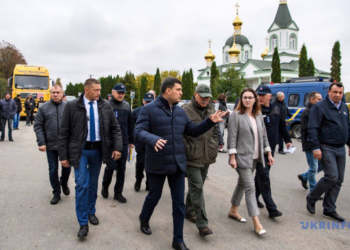 Гройсман: Эвакуированные села на Черниговщине будут усиленно охранять от мародеров