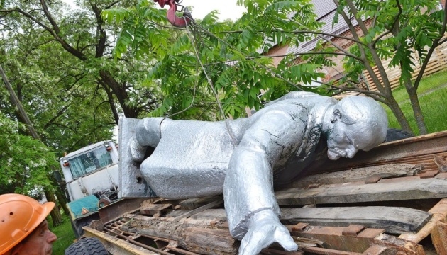 На Черниговщине власти организовали аукцион и продали бронзового Ленина за 220 тысяч гривен