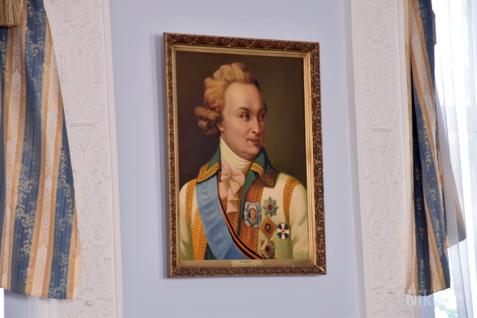 Со стен сессионного зала Николаевской мэрии убрали портреты российских адмиралов 9