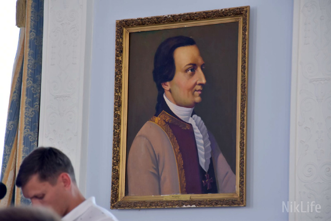 Со стен сессионного зала Николаевской мэрии убрали портреты российских адмиралов 11
