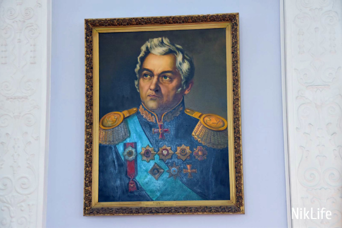 Со стен сессионного зала Николаевской мэрии убрали портреты российских адмиралов 13