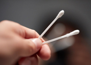 Европарламент проголосовал за запрет одноразовой посуды и ватных палочек