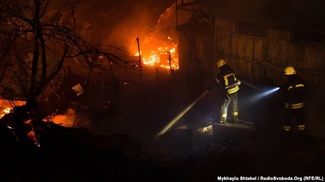 В Одессе на побережье сгорели 16 пляжных домиков