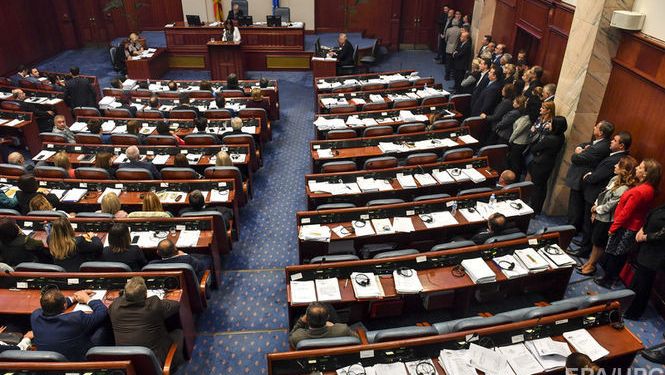 Депутатам Македонии, поддержавшим переименование страны, предоставят охрану