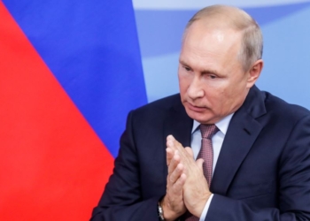 Рейтинг Путина впервые за пять лет упал ниже 50%