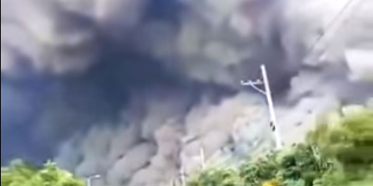 Что такое не везет. В Индонезии после землетрясений и цунами – извержение вулкана