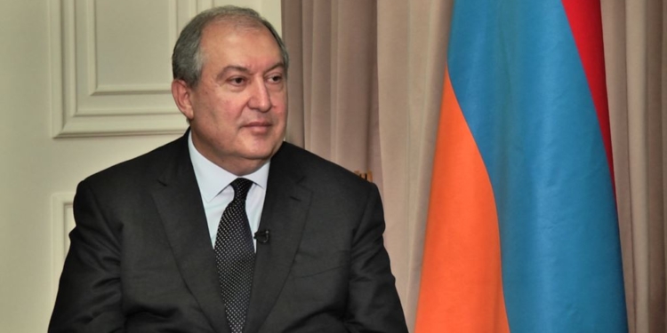 Новый кризис в Армении: президент страны призвал стороны к сдержанности