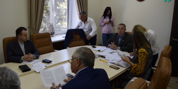 Вице-мэр Омельчук: Владелец автомойки может сорвать начало отопительного сезона в ДЮСШ №3