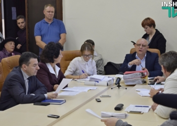 «Или высаживают, или перед носом закрывают дверь» — депутат Лепишев о хамстве водителей маршруток №51