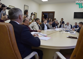 Сенкевич попросил бюджетную комиссию поддержать выделение 15 миллионов для ЖЭКов, хотя ранее это считал «двойными стандартами»