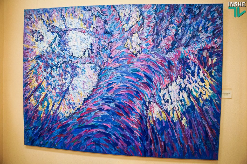 Художник из Мариуполя показал николаевцам эко-выставку абстрактных картин «Плоды эволюции» 1