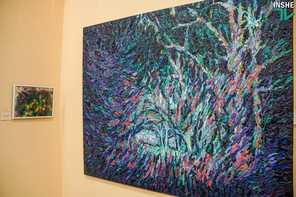 Художник из Мариуполя показал николаевцам эко-выставку абстрактных картин «Плоды эволюции» 7