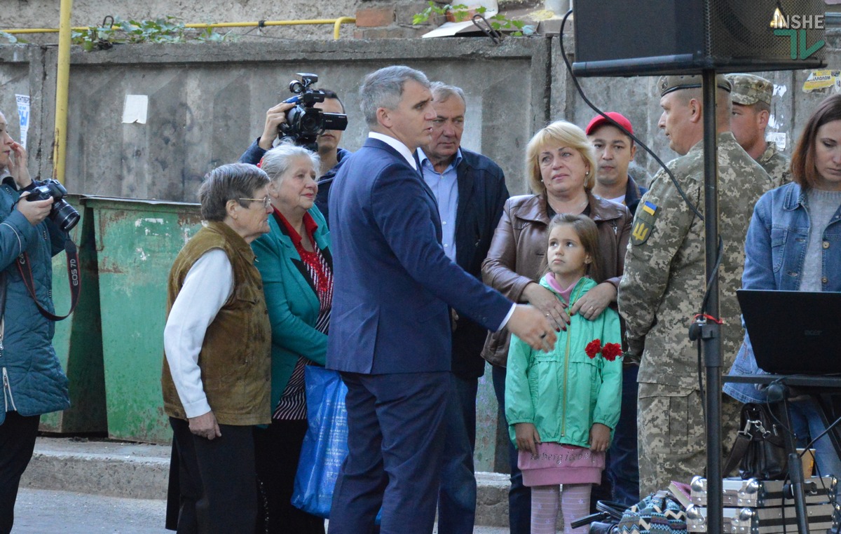 Погиб, защищая Украину: в Николаеве открыли мемориальную доску старшему солдату Олегу Бондаренко 8