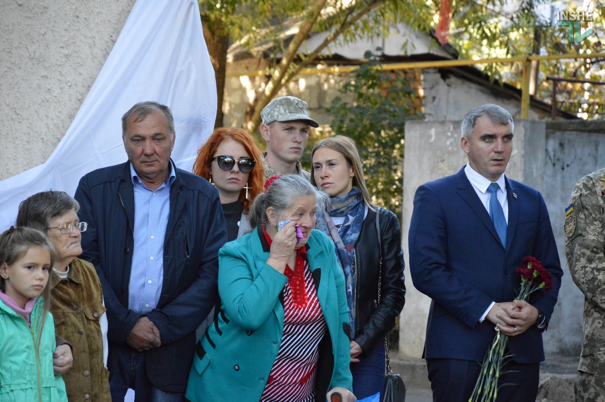 Погиб, защищая Украину: в Николаеве открыли мемориальную доску старшему солдату Олегу Бондаренко 9