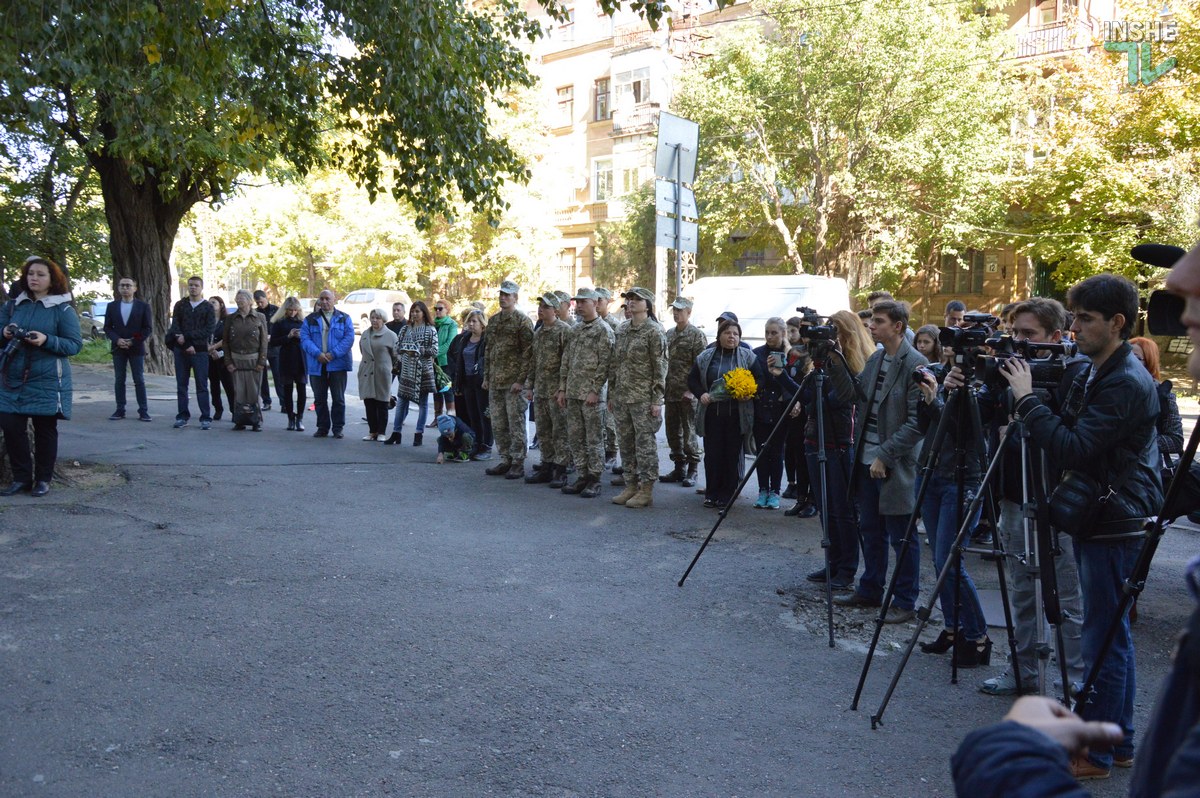 Погиб, защищая Украину: в Николаеве открыли мемориальную доску старшему солдату Олегу Бондаренко 11