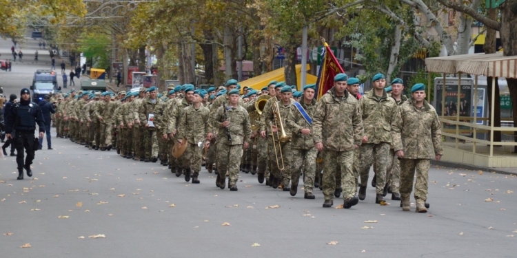 Николаев торжественно встретил вернувшихся с Донбасса морпехов