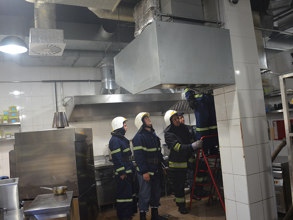 В николаевском ресторане "Мафия" спасатели потушили пожар 3