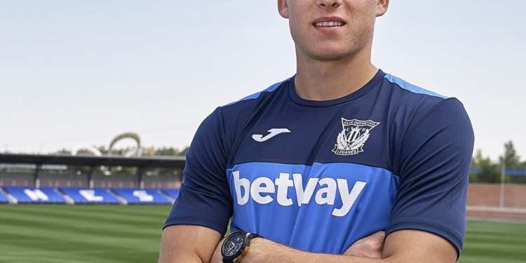 Украинский вратарь Лунин официально дебютировал за испанский “Леганес”