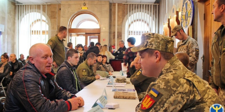 Военная служба по контракту. В Николаеве желающим представили ее возможности и перспективы