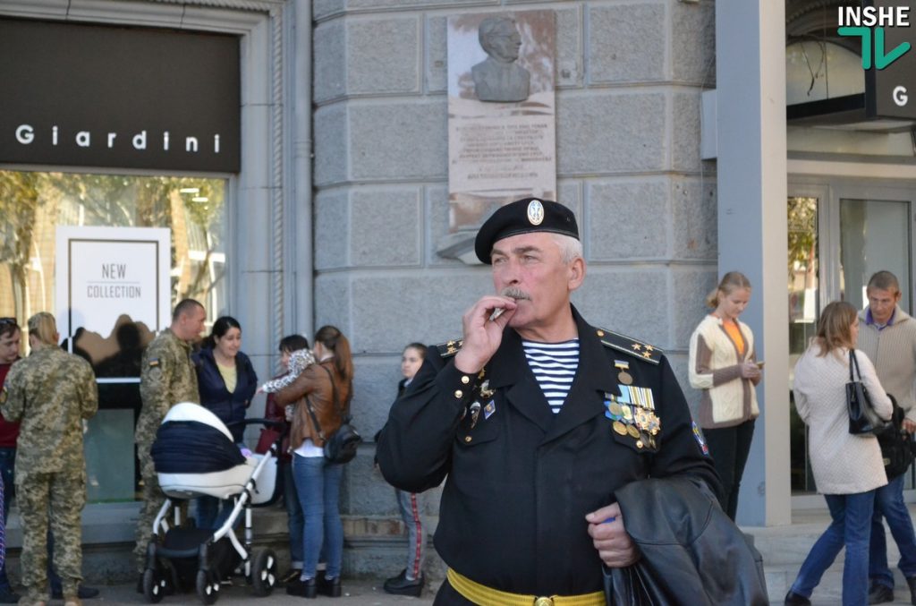 Show must go on. Николаевцы гуляют народный праздник «На Покрова» и знакомятся с образцами военной техники 11
