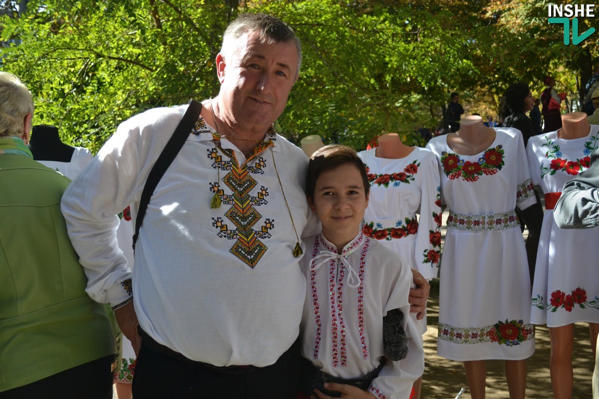 Show must go on. Николаевцы гуляют народный праздник «На Покрова» и знакомятся с образцами военной техники