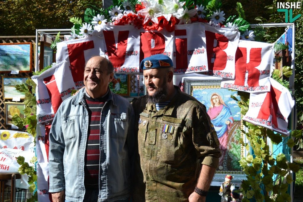 Show must go on. Николаевцы гуляют народный праздник «На Покрова» и знакомятся с образцами военной техники 47