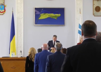 Депутаты горсовета Николаева почтили погибших в Керчи минутой молчания
