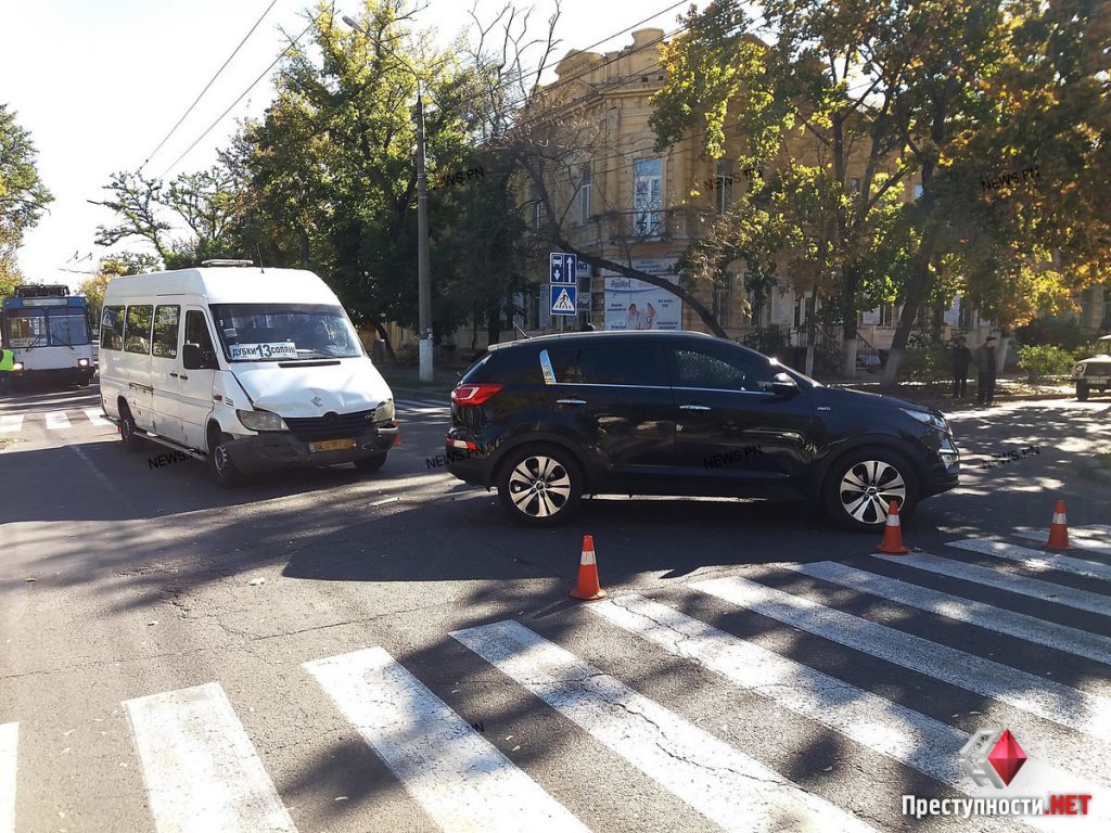 В Николаеве «маршрутка» №13 протаранила «KIA», двое пассажиров пострадали 1