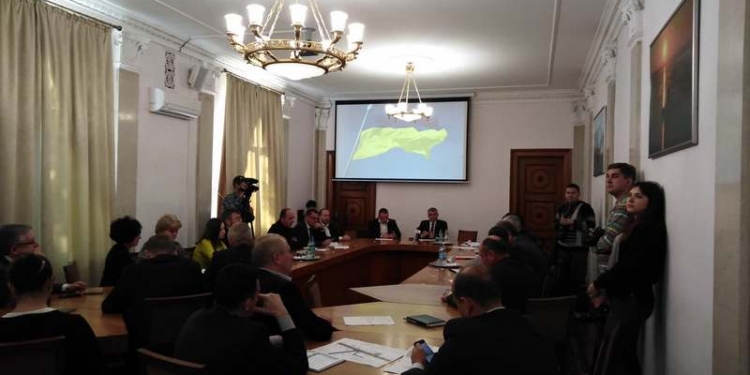 Сенкевич планирует на четверг собрать сессию горсовета