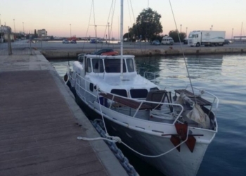 В Средиземном море задержали украинскую яхту с 57 мигрантами