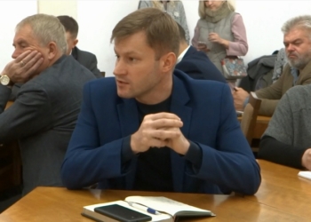 Затопленная «Надежда» и испорченный паркет: начальник УКС считает, что подрядчиком не была нарушена технология производства, мэра Николаева паркет беспокоит