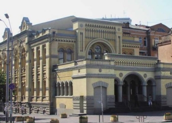 Скандал. В киевской синагоге обнаружили прослушку. Раввин обвиняет НАБУ