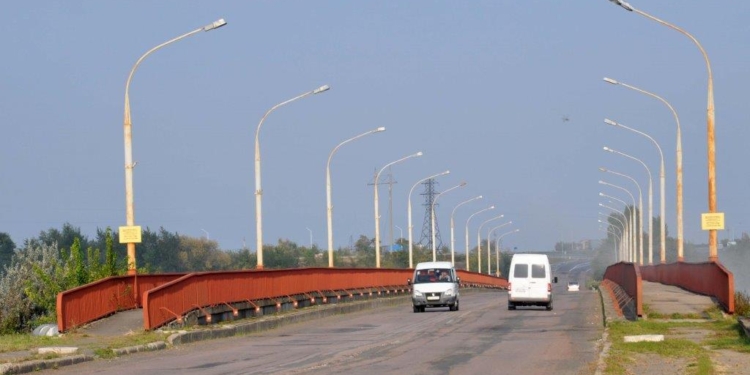 В Николаевской области начались работы по реконструкции наружного освещения на мосту через Ташлык